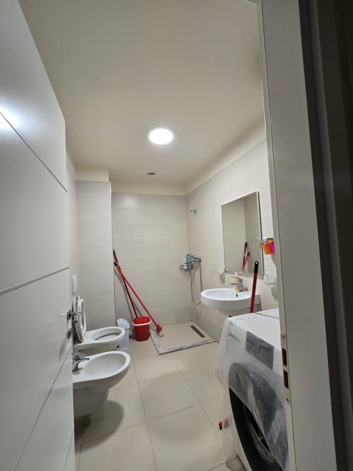 Tirane, jepet me qera apartament 3+1 Kati 5, 127 m² 770 € (Rruga Beniamin Kruta)