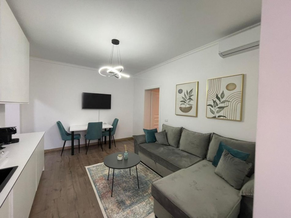 Tirane, jepet me qera apartament 1+1+Ballkon Kati 2, 47 m² 600 € (21 Dhjetori)