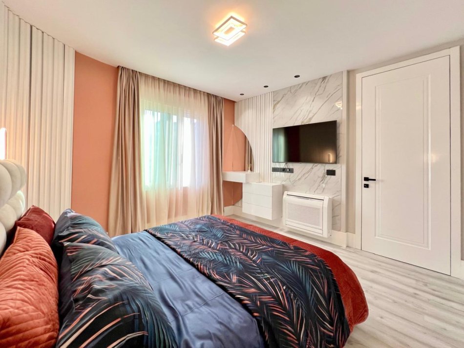 Tirane, jepet me qera apartament duplex 4+1+Ballkon Kati 7, 155 m² 2.300 € (Rruga Ismail Qemali)