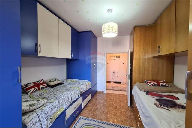 Tirane, jepet me qera apartament 2+1+BLK Kati 5, 93 m² 450 Euro (MYSLYM SHYRI)