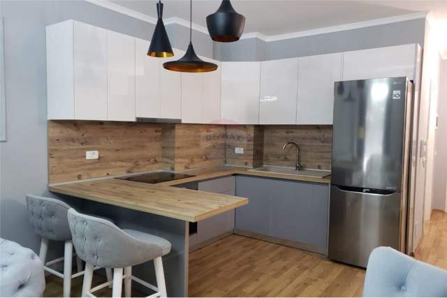 Tirane, jepet me qera apartament 2+1 Kati 5, 92 m² 550 Euro (komoleksi Kontakt)