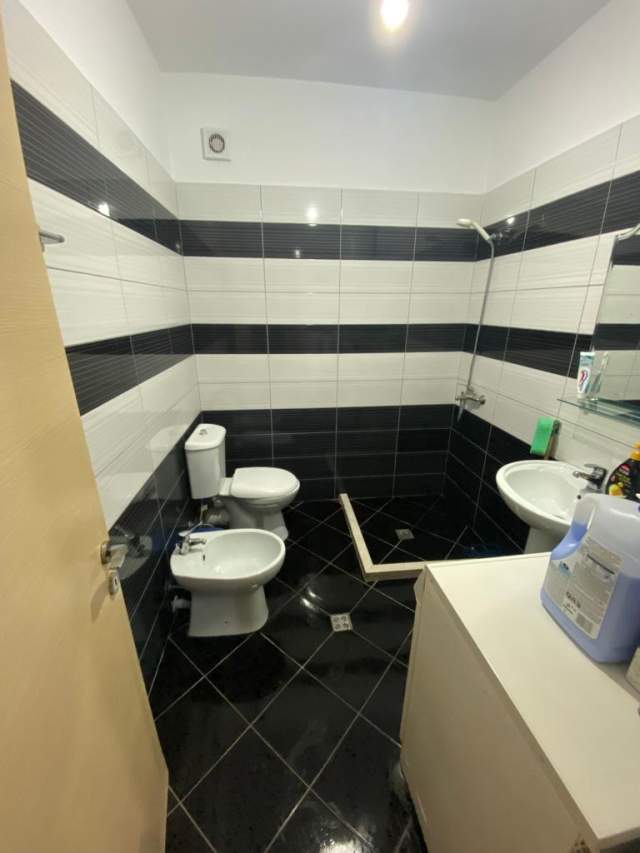 Tirane, shitet apartament 2+1+BLK Kati 7, 98 m² 89.000 Euro (9, Piazza Scanderbeg, Cham Market, Njësia Bashkia)