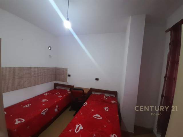 Tirane, jepet me qera apartament 3+1+BLK Kati 2, 120 m² 300 Euro (Rruga Siri kodra)