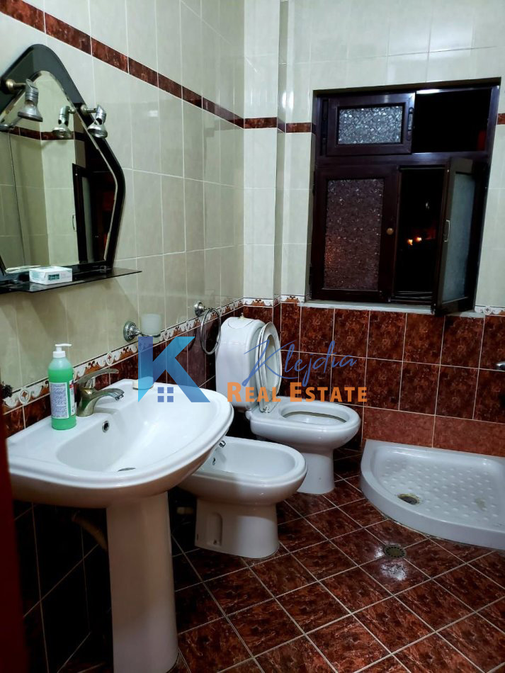 Tirane, jepet me qera apartament 2+1 Kati 4, 46 m² 490 € (Rruga e Kavajes, afer spitalit gjerman)