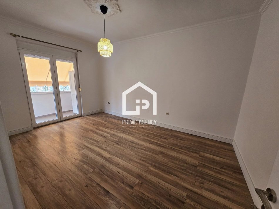 JEPET ME QERA: APARTAMENT 2+1 / Rruga Kavajës/ Përballë Bllokut të Ambasadave
