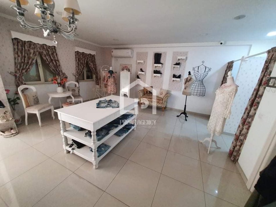 SHITET: Ambjent biznesi/zona: Pogradec/ ZONA: SHESHPUSHIMI TEK AGJENSIA