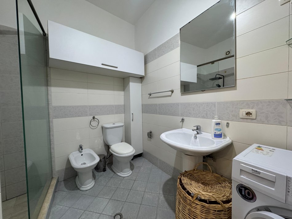 Tirane, jepet me qera apartament 1+1+Ballkon Kati 2, 78 m² 550 € (Rezidenca Kodra e Diellit)