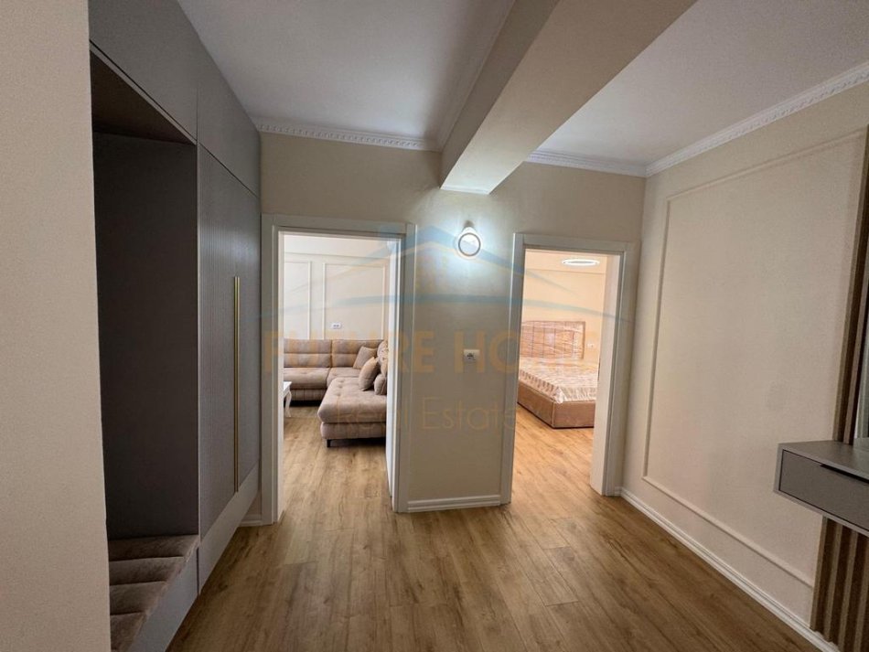 Durres, shitet apartament 2+1 Kati 4, 89 m² 180.000 € (Rruga e Portit, Durres)
