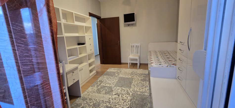 Tirane, jepet me qera apartament 2+1+Ballkon Kati 7, 115 m² 750 € (Sheshi Avni Rustemi)