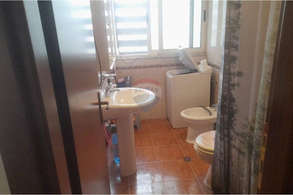 Tirane, jepet me qera apartament 1+1 , 52 m² 500 €