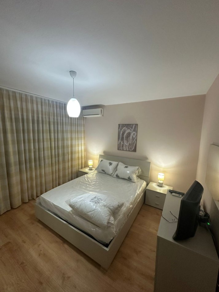 Tirane, jepet me qera apartament 2+1+Ballkon Kati 2, 81 m² 650 € 