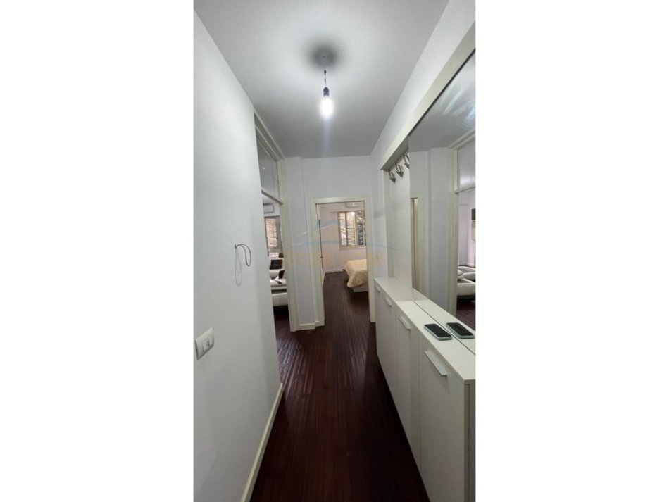Tirane, shitet apartament 1+1+Ballkon Kati 1, 68 m² 110.000 € (FRESKU)