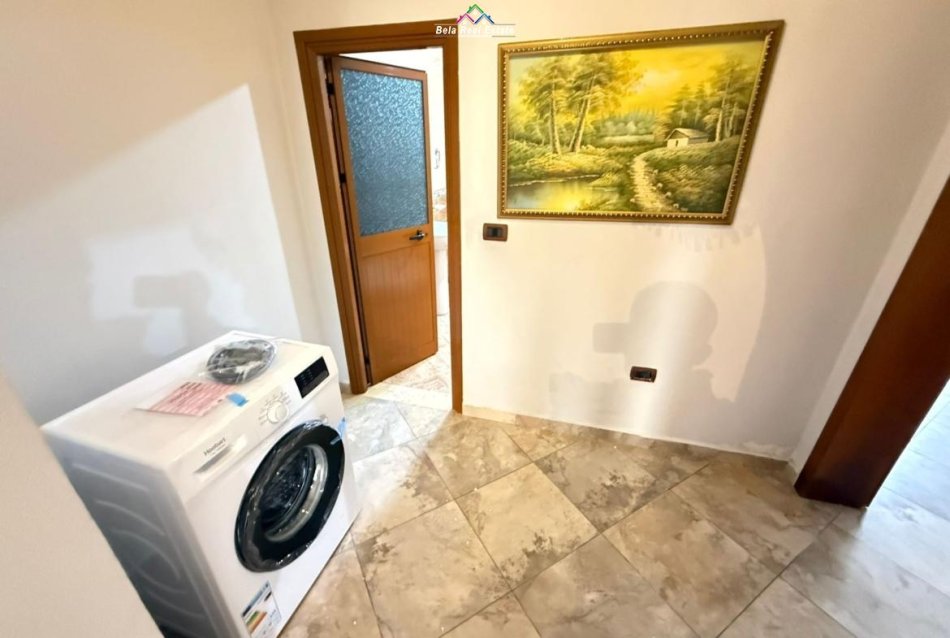 Tirane, jepet me qera apartament 2+1 Kati 2, 130 m² 550 € (Rruga Marije Kraja)