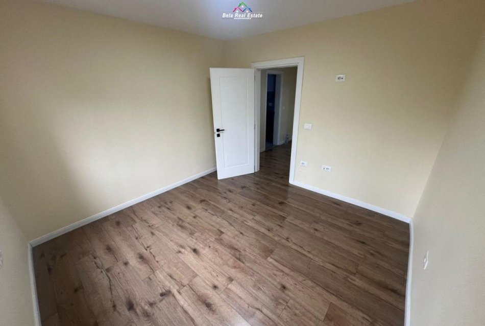 Tirane, jepet me qera zyre Kati 2, 80 m² 900 € (Qender)