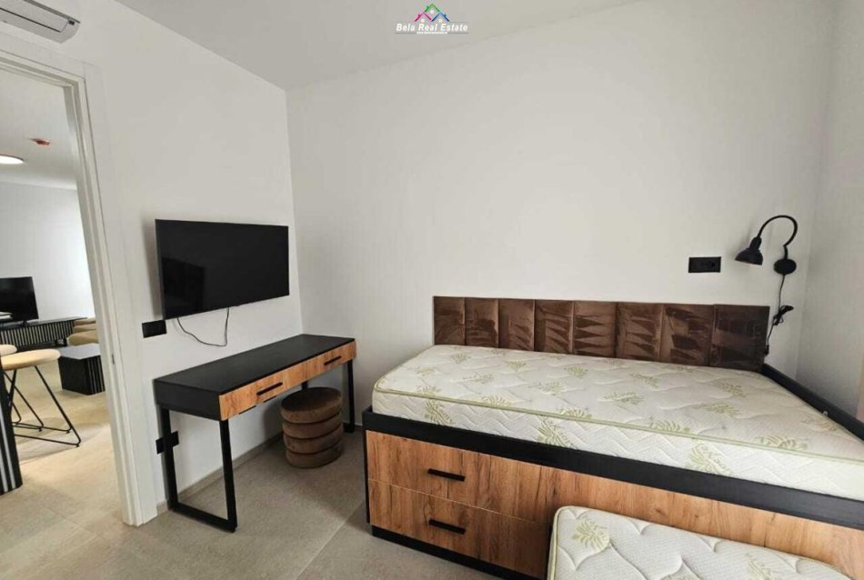 Tirane, jepet me qera apartament 2+1 Kati 2, 100 m² 1.300 € (Liqeni i thate)