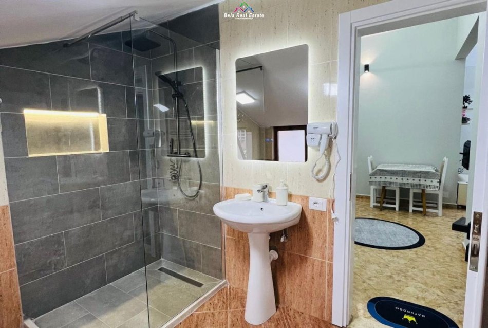 Tirane, jepet me qera apartament 2+1 Kati 4, 80 m² 600 € (Ish parku)