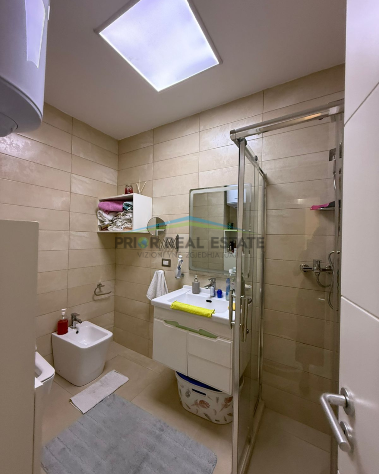 Tirane, jepet me qera apartament 2+1+Ballkon Kati 6, 93 m² 750 € (Don Bosko)