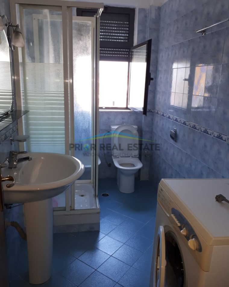 Tirane, jepet me qera apartament 1+1+Ballkon Kati 6, 75 m² 550 € (Ish Parku)