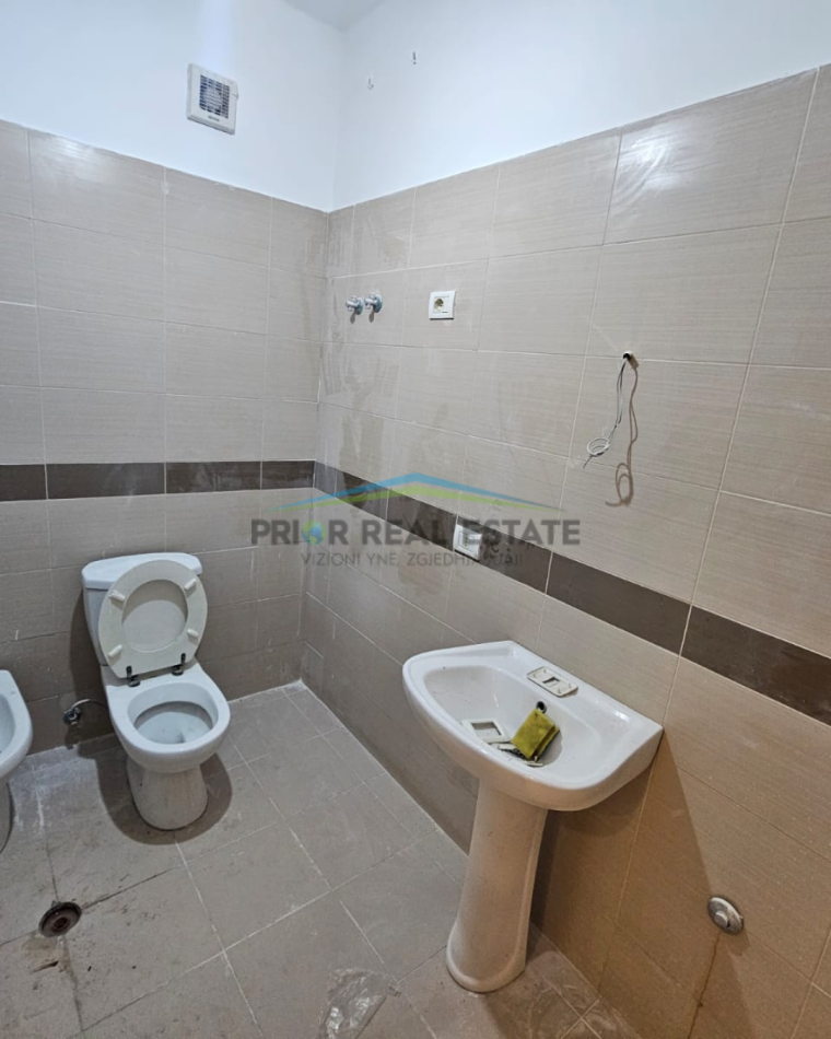 Tirane, shitet apartament 2+1+Ballkon Kati 1, 115 m² (Rruga 4 Deshomoret)