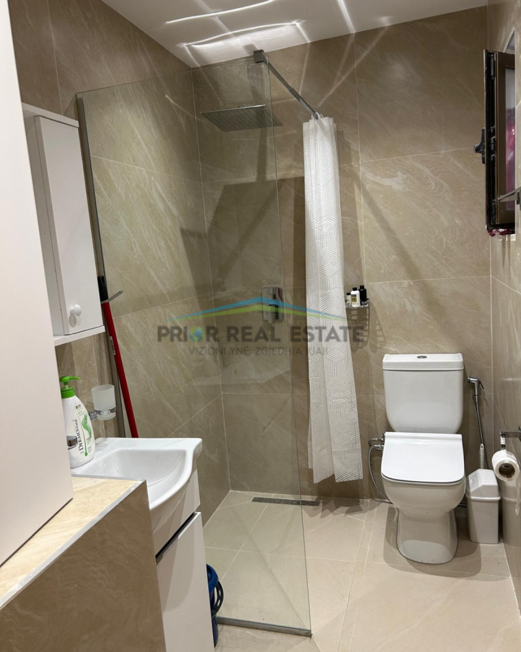 Tirane, jepet me qera apartament 2+1 Kati 4, 80 m² 55.000 ALL (Bulevardi Bajram Curri, afër Lulishtes 1 Maj)