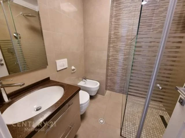 Tirane, jepet me qera apartament 4+1+A+BLK Kati 3, 290 m² 2.300 Euro (teg)