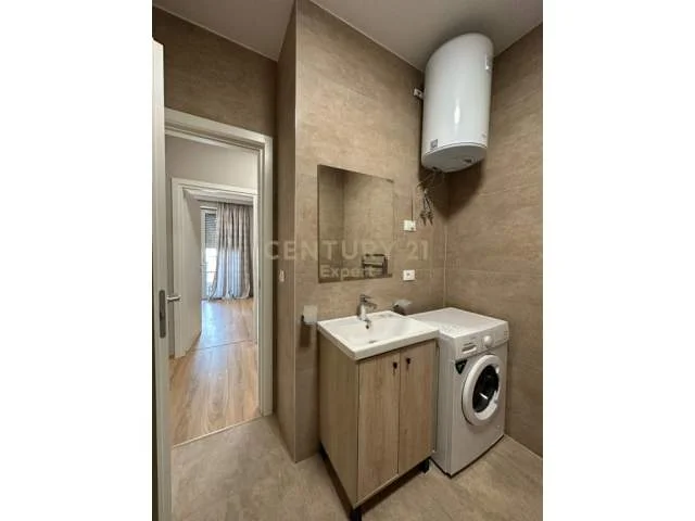 Tirane, jepet me qera apartament 78 m² 700 Euro