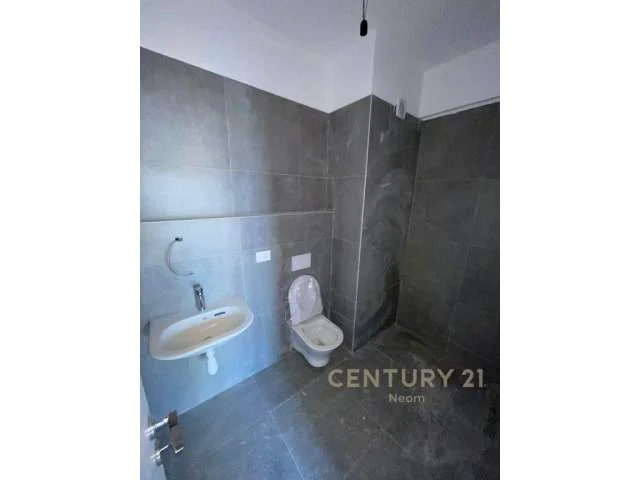 Tirane, jepet me qera apartament 2+1+BLK 105 m² 500 Euro (Kompleksi Arlis, Rruga e Dibrës)