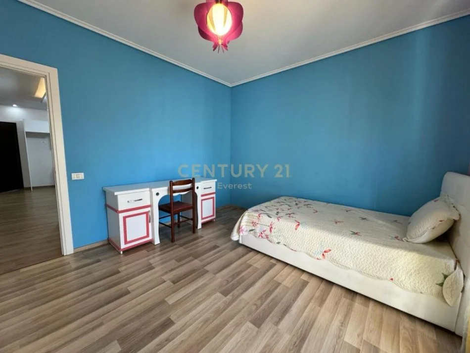 KODRA E PRIFTIT - JAPIM ME QIRA KATIN E NJE VILE.