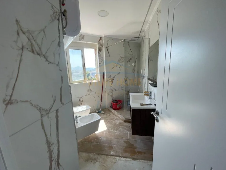 Shitet, Apartament 2+1, Fresk, Tiranë. LI39898