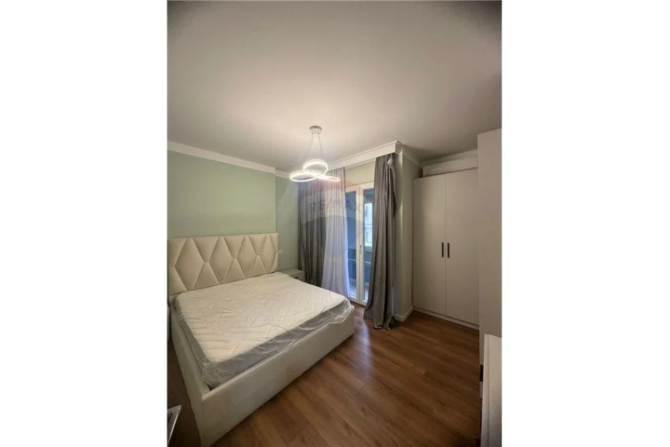 Apartament 1+1 per qira te Komuna e Parisit