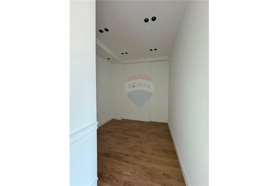 Tirane, jepet me qera zyre , Kati 9, 110 m2 1,000 € (Rruga e Kavajës, Shqipëri)