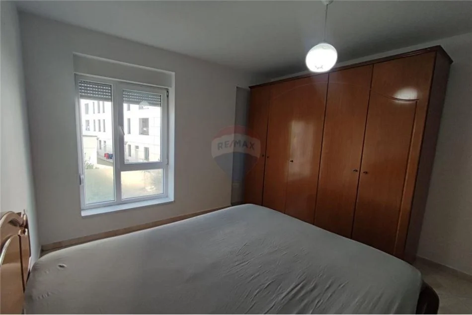 Tirane, jepet me qera apartament 2+1, Kati 2, 85 m2 500 € (Ish parku autobusave - PRANE SHKOLLES NAIM FRASHERI - Kompleksi Kontakt)