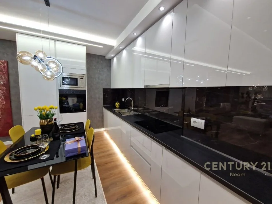 Tirane, shitet apartament 2+1, Kati 3, 110 m² 260,000 € (liqeni i thate)