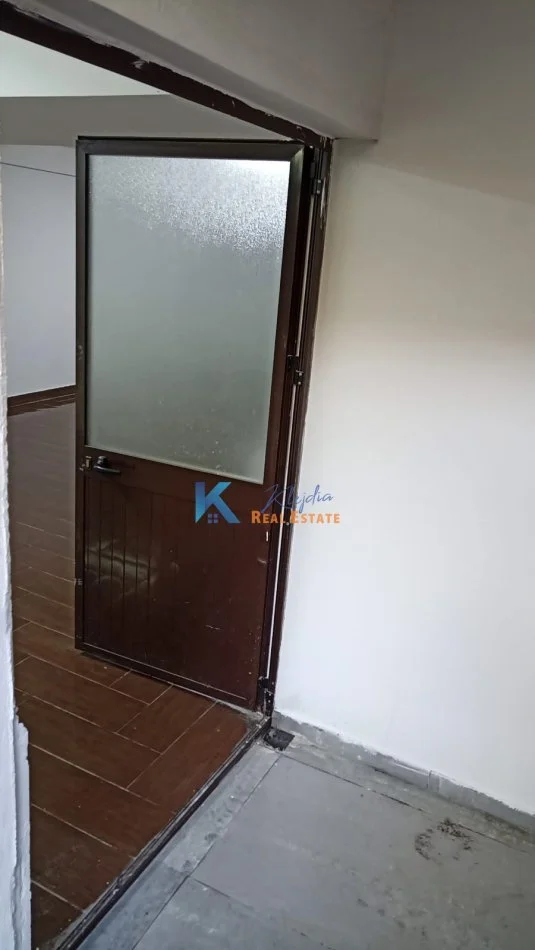 Tirane, jepet me qera ambjent biznesi , Kati -1, 109 m² (Rruga Irfan Tomini, prane Bulevardit Bajram Curri)