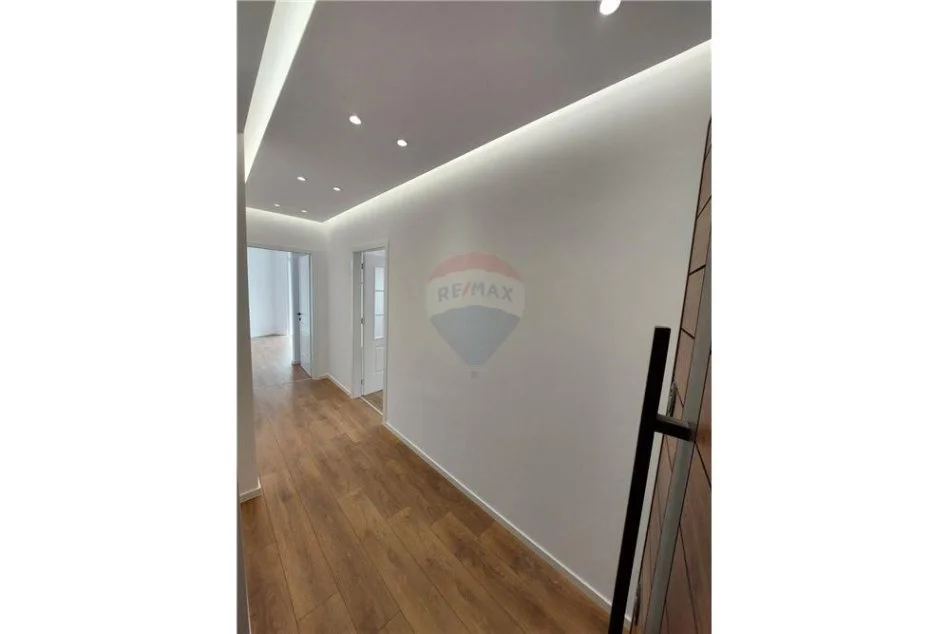 Tirane, shitet apartament 2+1, Kati 9, 102 m² 215,000 € (Rruga Barikadave)