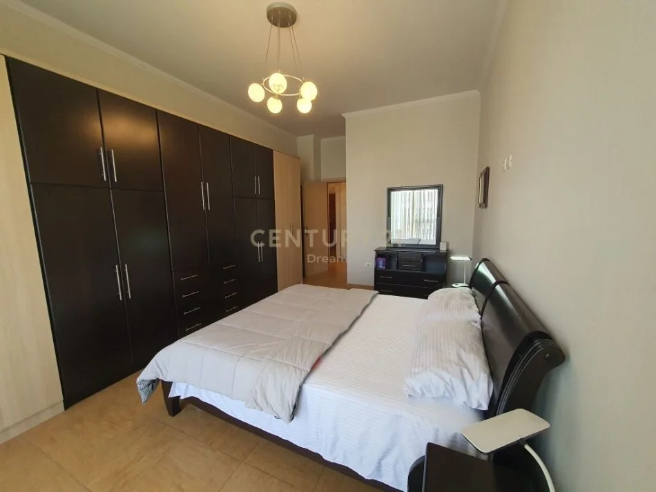 Tirane, jepet me qera apartament 1+1+Ballkon, Kati 4, 79 m² 800 € (Garda, BLLOK)