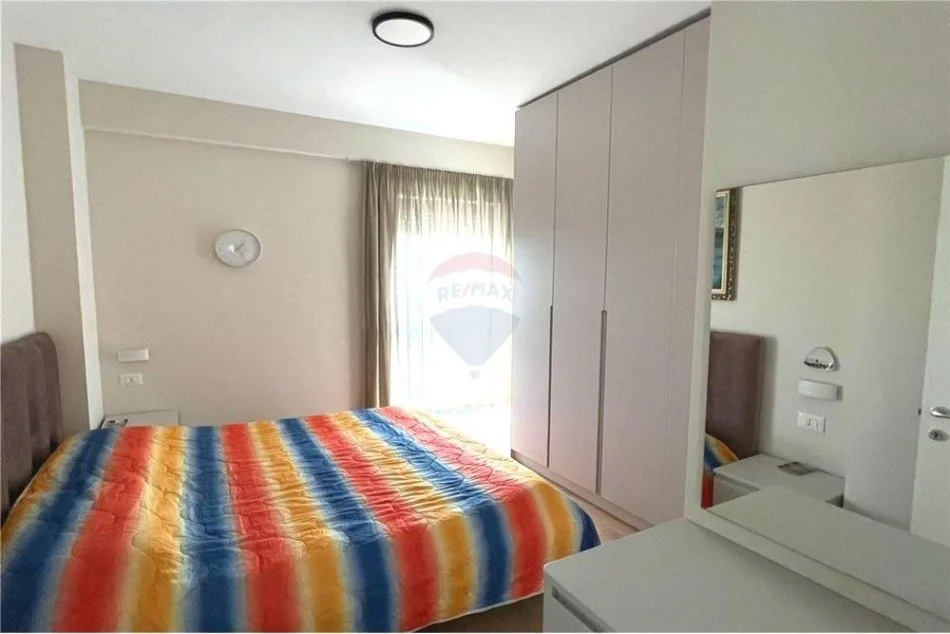Tirane, jepet me qera apartament 2+1, Kati 8, 105 m² 1,200 € (Rruga Myslym Shyri)