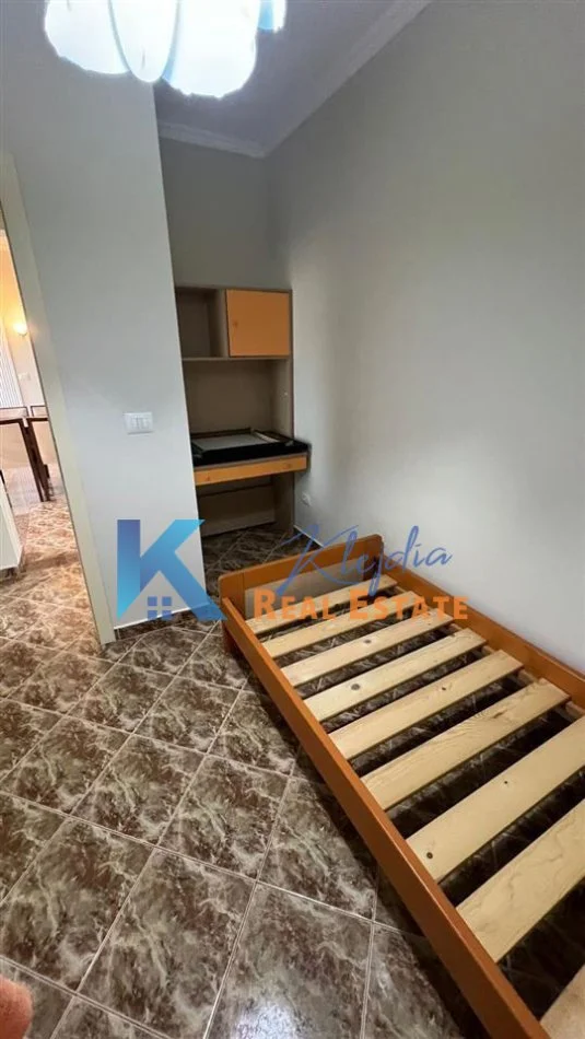 Tirane, jepet me qera apartament 2+1, Kati 8, 80 m² 450 € (rrugen e Dibres, afer shkolles se Medresese)