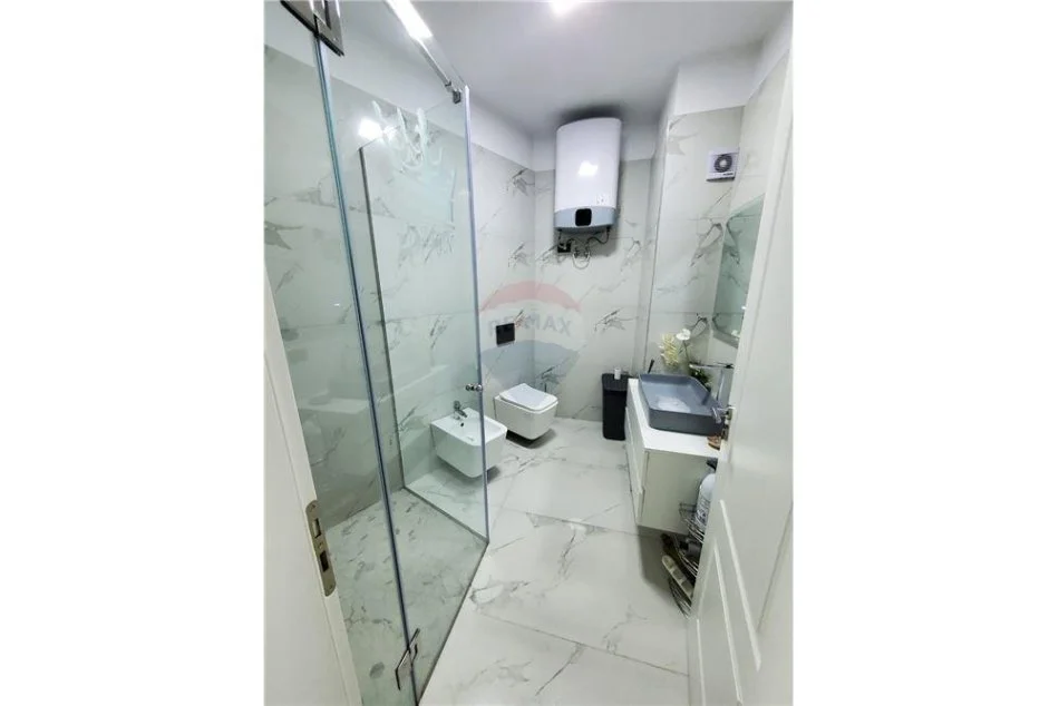 Tirane, shitet apartament 2+1 Kati 3, 93 m² 160.000 € (Kopshti Botanik)