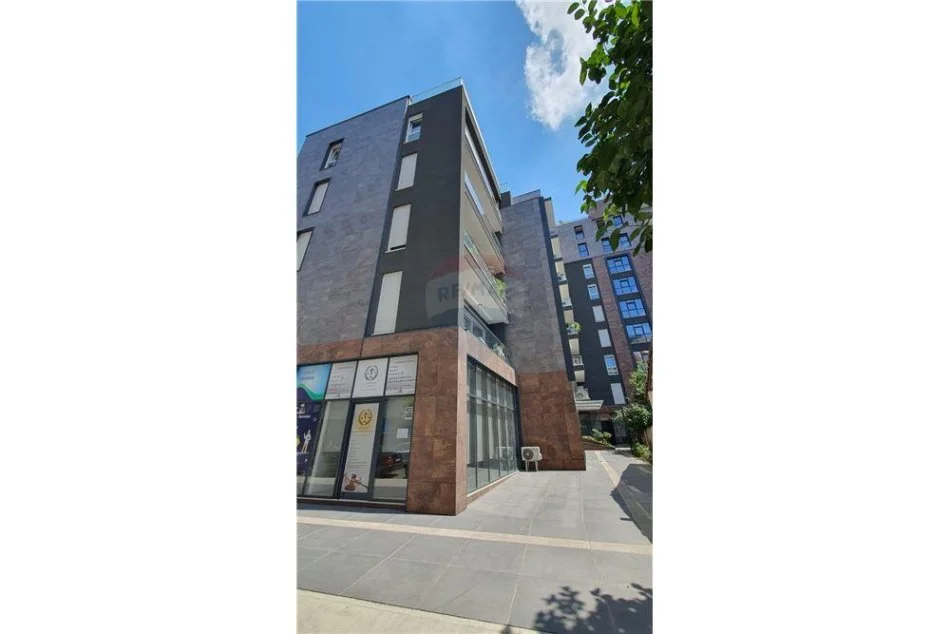 Tirane, jepet me qera apartament Kati 5, 38 m² 500 € (Rruga e Barrikadave - Pazari i Ri)