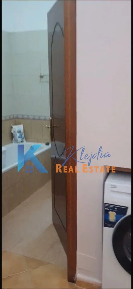 Tirane, jepet me qera apartament 2+1 Kati 6, 95 m² 600 € (Qender, afer Poliklinikes Qendrore)