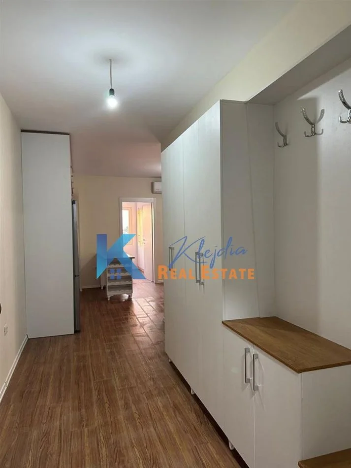Tirane, jepet me qera apartament 1+1 Kati 4, 74 m² 450 € (Rrethrrotullimi i Saukut te Vjeter)