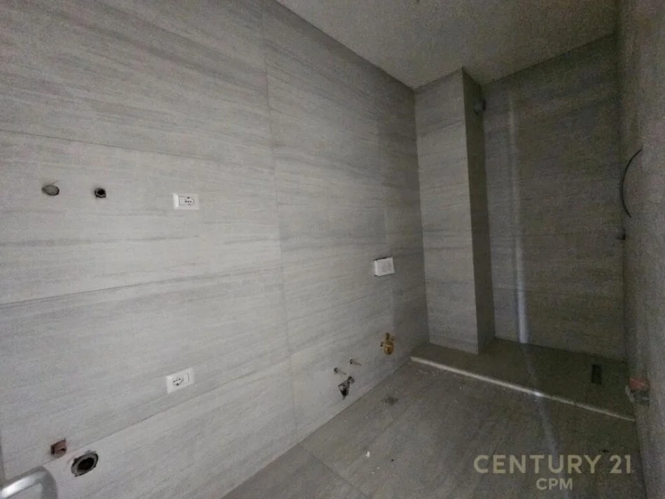 Tirane, shes apartament 2+1+Aneks+Ballkon Kati 2, 103 m² 170.000 € (Ish Fusha Aviacionit ,IBN)