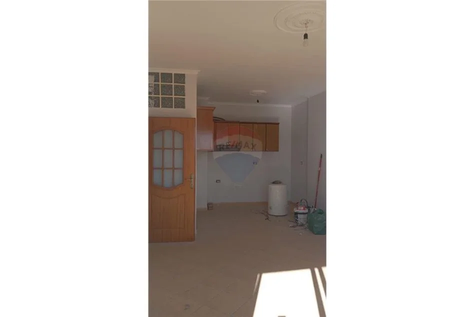 Tirane, shitet apartament 2+1 Kati 5, 83 m² 98.000 € (Laprakë)