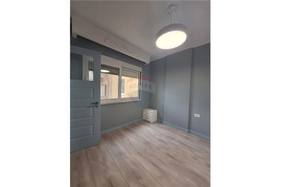 Tirane, jepet me qera apartament 2+1 , 85 m² 700 € (Rruga e Elbasanit)