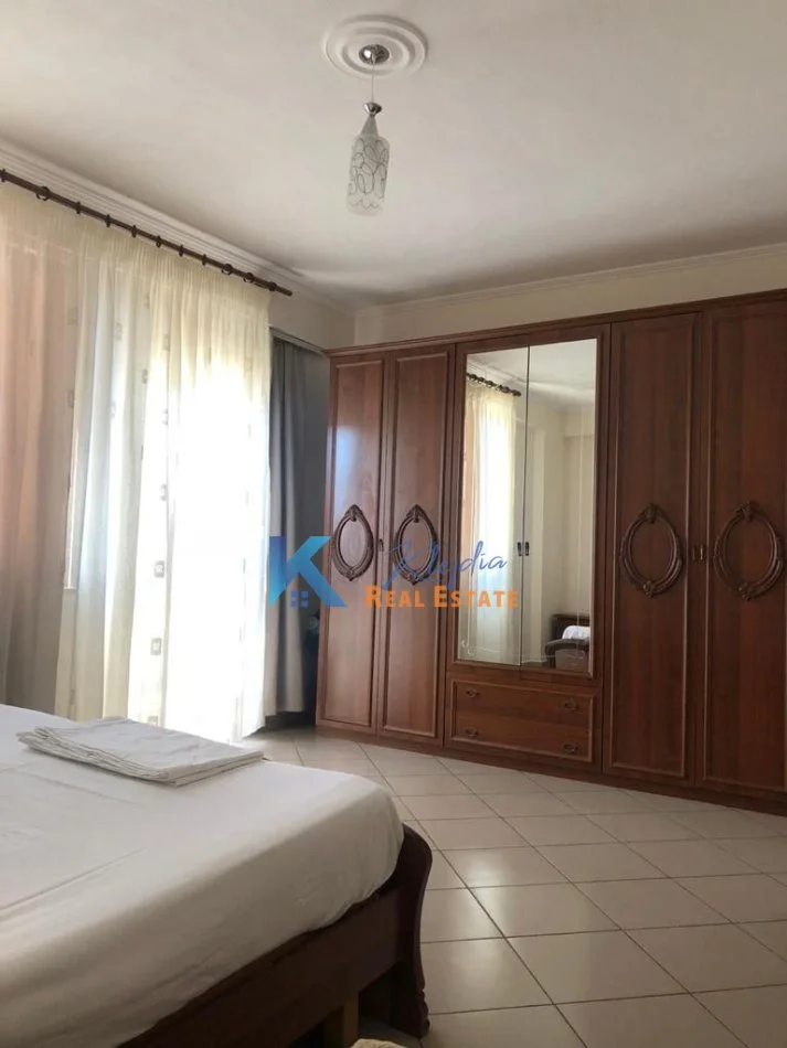 Tirane, jepet me qera apartament 2+1 Kati 7, 108 m² 550 € (Ura e Nisharakut, pas kompleksit Square21)