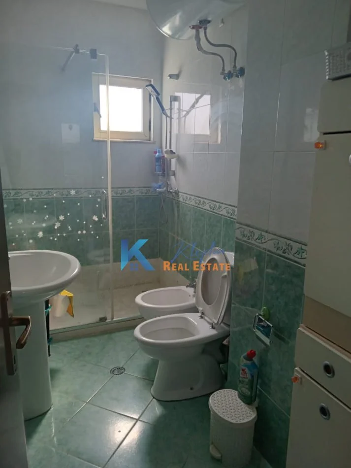 Tirane, jap me qera apartament 3+1+Ballkon Kati 6, 81 m² (Fusha e Aviacionit)