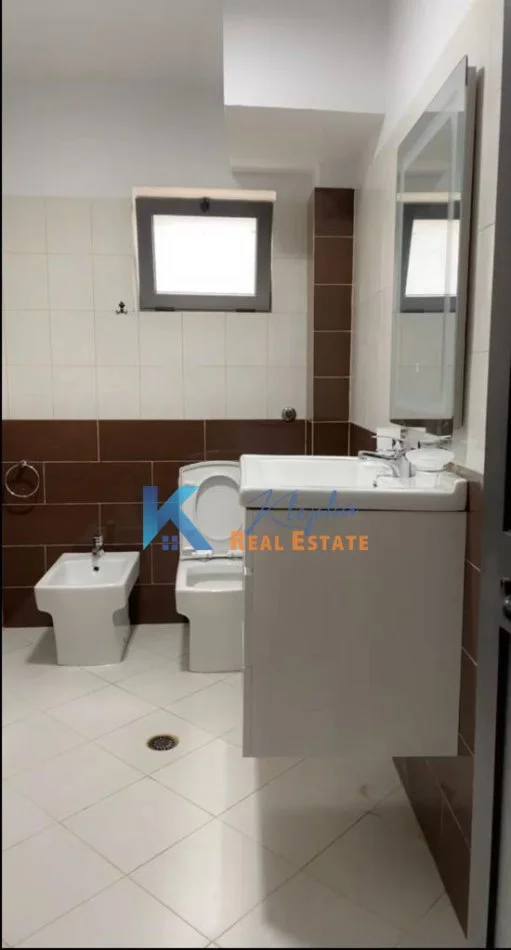 Tirane, jap me qera apartament 1+1 Kati 4, 55 m² 400 € (Brryli)
