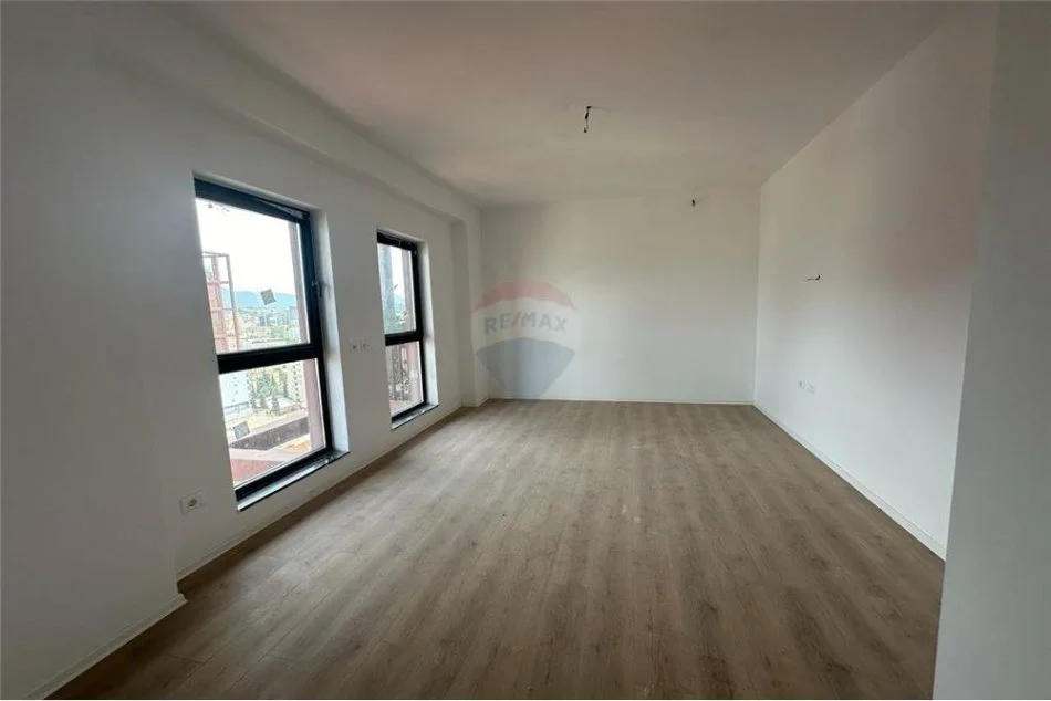 Tirane, jepet me qera zyre Kati 15, 114 m² 1.200 € (Rruga e Kavajës)