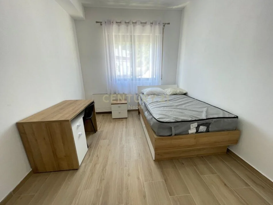 Tirane, jepet me qera apartament 3+1 Kati 3, 130 m² 800 € 